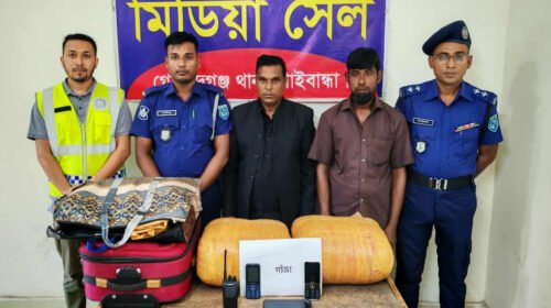 গাইবান্ধায় বাস থেকে ১৪ কেজি গাঁজা উদ্ধার, আটক ২