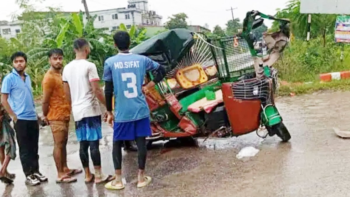 গাজিপুরে ট্রাক-সিএনজি সংঘর্ষে নিহত ২