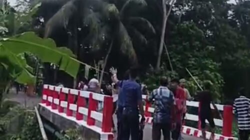 টুঙ্গিপাড়ায় ডাব পাড়াকে কেন্দ্র করে দুই গ্রামবাসীর সংঘর্ষ, আহত ১৫