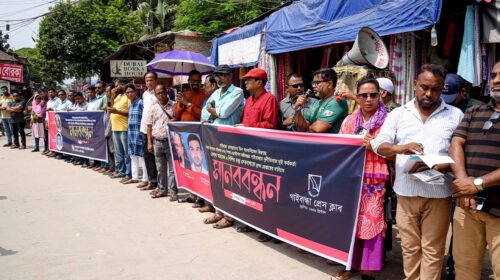 গাইবান্ধায় শিক্ষা প্রকৌশল অধিদপ্তরের ২ কর্মকর্তাকে গ্রেফতারের দাবিতে আল্টিমেটাম