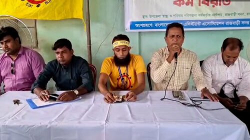 ৬ দফা দাবিতে অনির্দিষ্টকালের কর্মবিরতিতে স্বাস্থ্য সহকারীরা