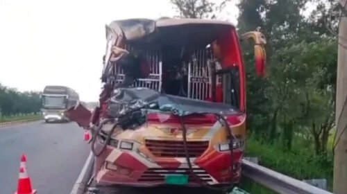 মাদারীপুরে ত্রিমুখী সংঘর্ষে চালকের প্রাণহানি, আহত অন্তত ১০