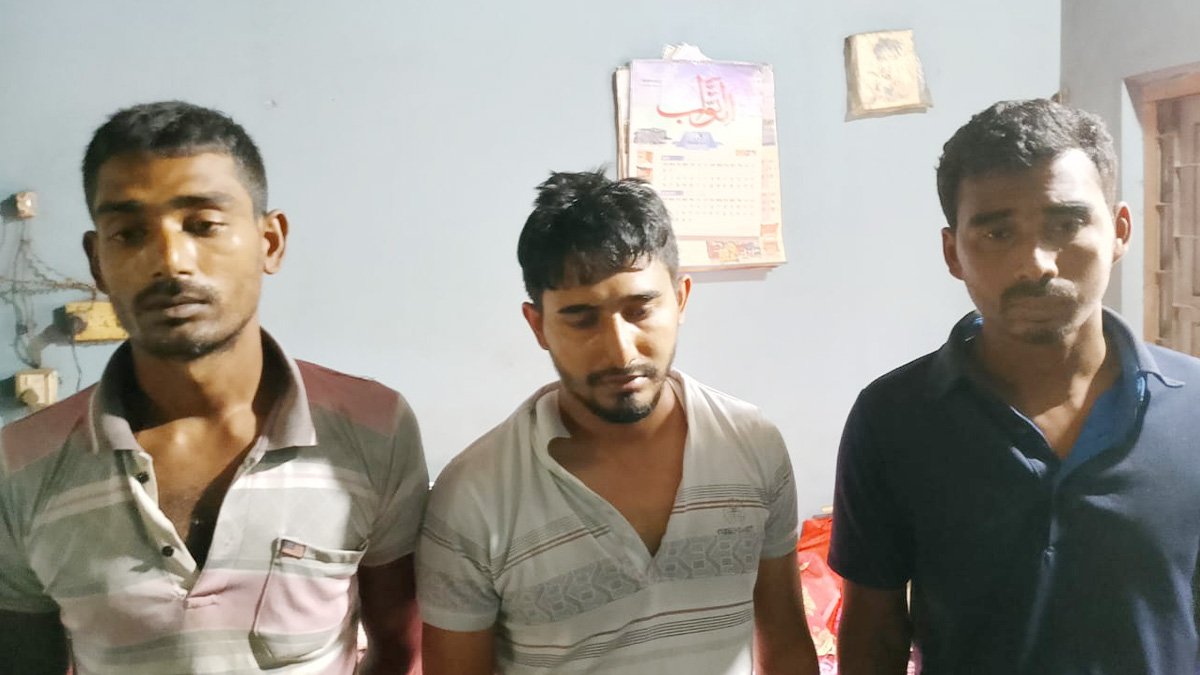 নাটোরে এয়ারগানের গুলিতে যুবক আহত, আটক ৩