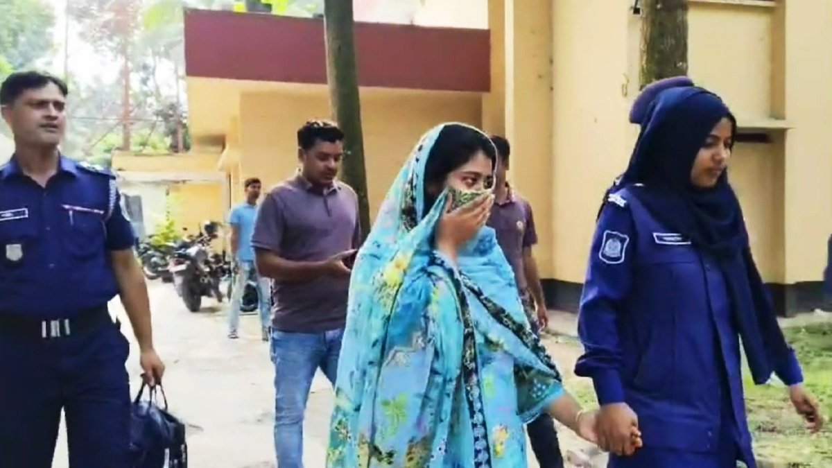 নাটোরে বৃদ্ধা হত্যার রহস্য উন্মোচন, গয়না হাতিয়ে নিতে দাদিকে হত্যা করেন নাতনি