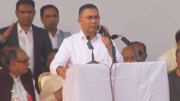 গণসংবর্ধনা মঞ্চে বক্তব্য দিচ্ছেন তারেক রহমান