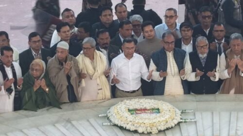 দীর্ঘ ১৯ বছর পর বাবার কবর জিয়ারত করলেন তারেক রহমান