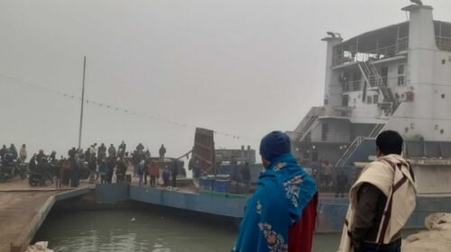 ৭ ঘণ্টা পর দুই রুটে ফেরি চলাচল স্বাভাবিক