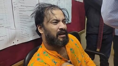 চট্টগ্রাম বিশ্ববিদ্যালয়ের শিক্ষককে হেনস্তা, প্রক্টর কার্যালয়ে অবরুদ্ধ