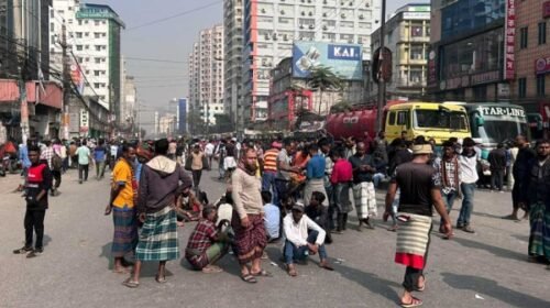 বাড্ডায় অটোরিকশা চালকদের সড়ক অবরোধ