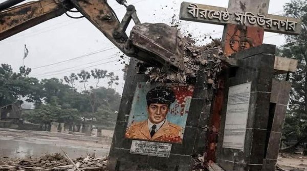 সাময়িক সরানো হলো বীরশ্রেষ্ঠ মতিউরের ভাস্কর্য, বড় আকারে পুনঃনির্মাণ শুরু শুক্রবার