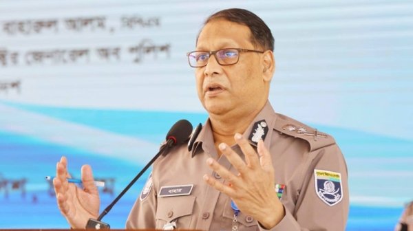 দায়িত্বে থাকাকালে বডিঅর্ন ক্যামেরা পরতে বললেন আইজিপি