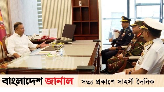 প্রধানমন্ত্রীর সঙ্গে তিন বাহিনী প্রধানের সাক্ষাৎ